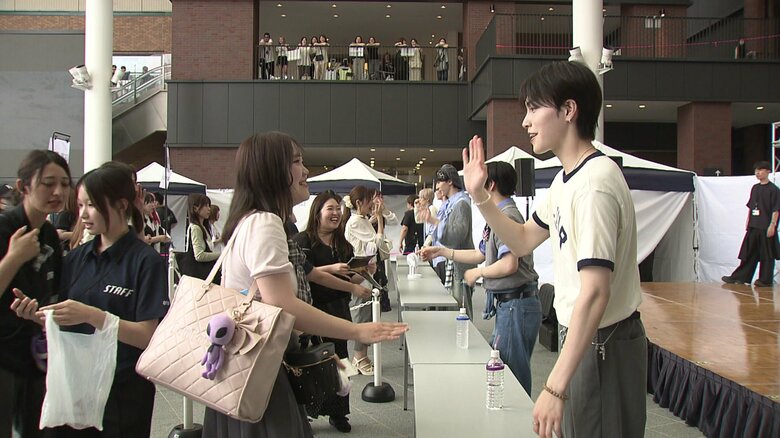 ファンとの交流を楽しんだ