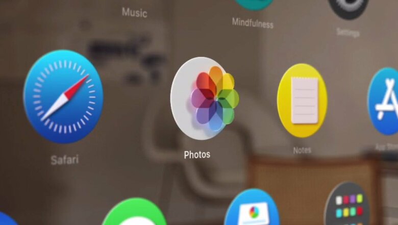 目の前に浮かぶアイコン 人差し指と親指ではじけばアプリが起動　提供：アップル
