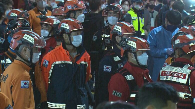 梨泰院事故の現場で活動する消防士たち