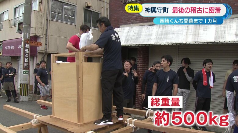 稽古用の神輿に重りを入れる