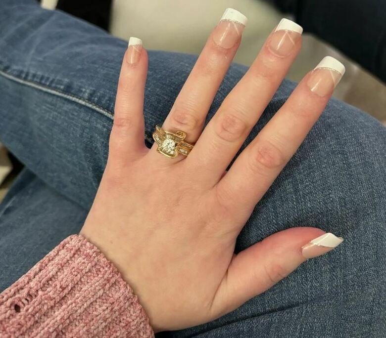 出所後初めてした結婚指輪も投稿（インスタグラムより）