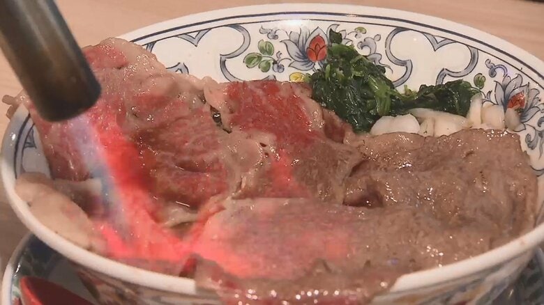 黒毛和牛をぜいたくに使った「和牛すき焼きラーメン」は1杯2980円