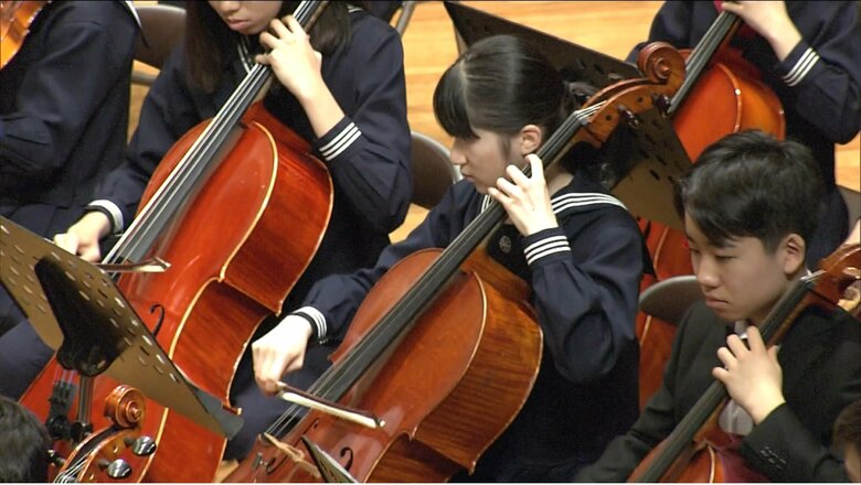チョロを演奏される愛子さま（当時15歳）　2017年4月
