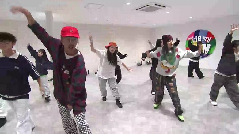 選抜チームのメンバーと一緒に練習する阿部さん夫婦