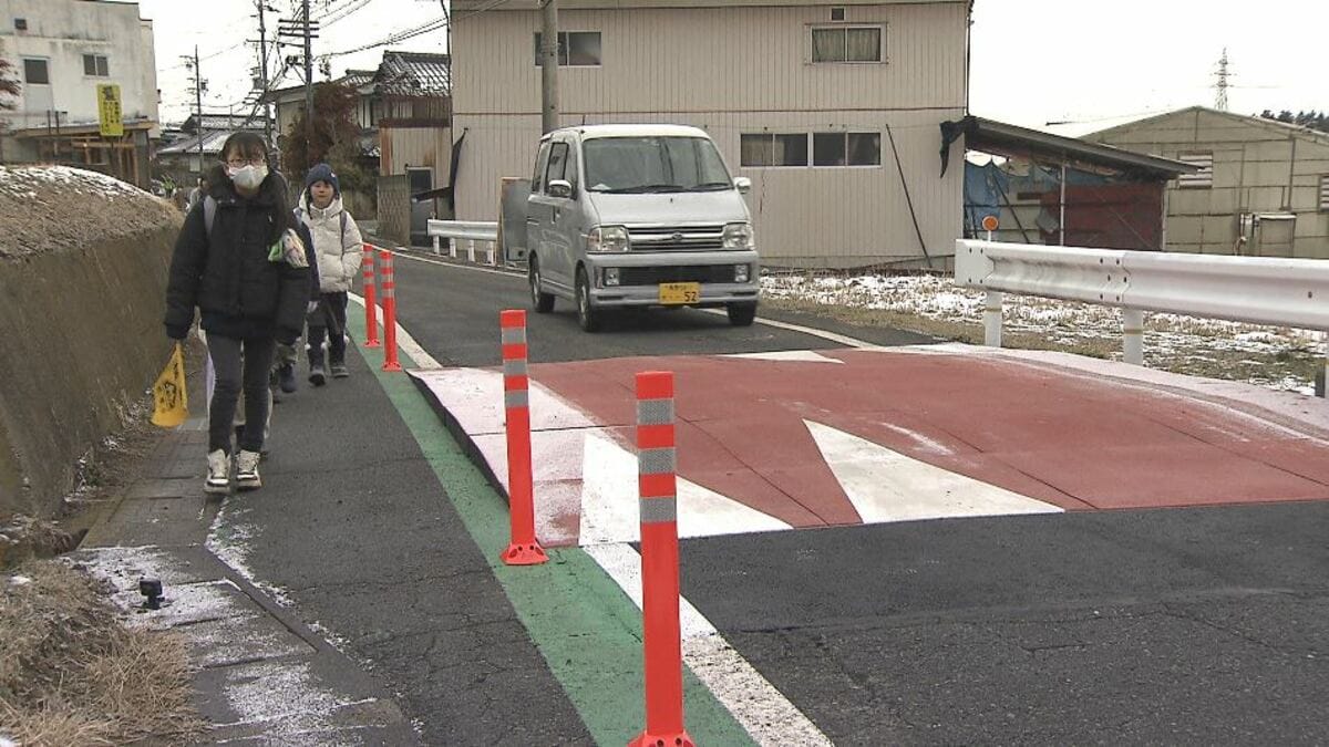 全裸で通学路 「車が速くて、ひかれそうに」“危険な通学路”に「ハンプ」スピード抑制に 子どもの安全守る「10cmの段差」 ｜FNNプライムオンライン