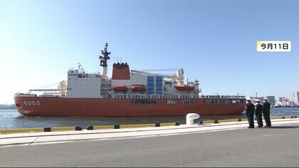 観測船「しらせ」ついに南半球へ　“生存可能スーツ”取材班も着用