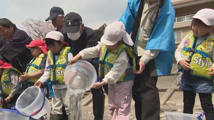 5月の漁解禁を前に…岐阜県の長良川中流域で稚アユを放流 地球温暖化に伴う水温上昇を考慮し4年連続で前倒し