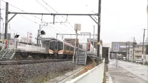 新潟市中央区のJR上所駅が開業1周年　地域住民などが手作りうちわでお祝い♪