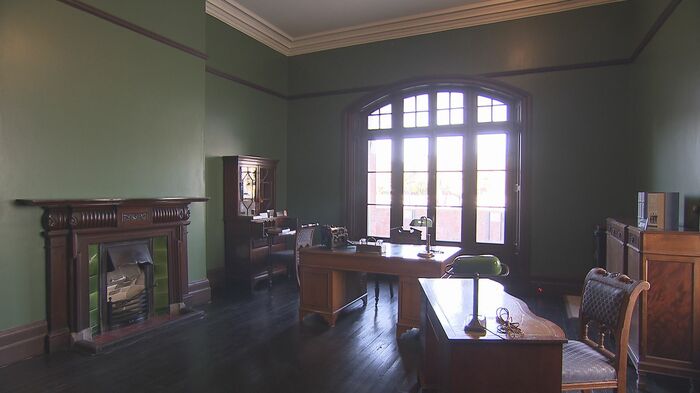 領事事務室（本館1階）