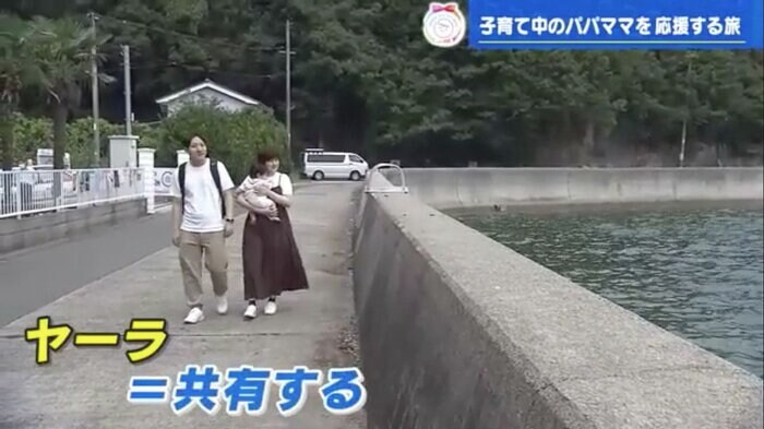 向島の海岸を散策する小寺さん家族