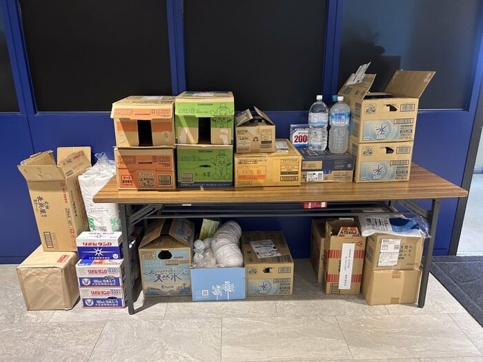 FNN各局からの支援物資。飲料水や栄養剤、除菌シートなどが届いた