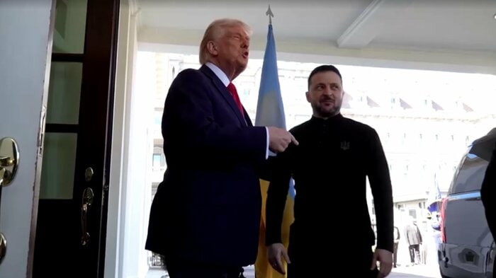 「今日はめかし込んできたぞ」と記者団にも強調したトランプ大統領(ワシントン・2月28日)