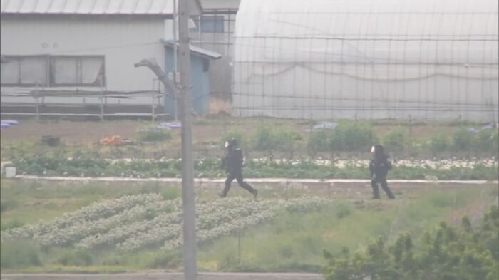 立てこもっていた自宅周辺 警察官に動き(5月26日朝)