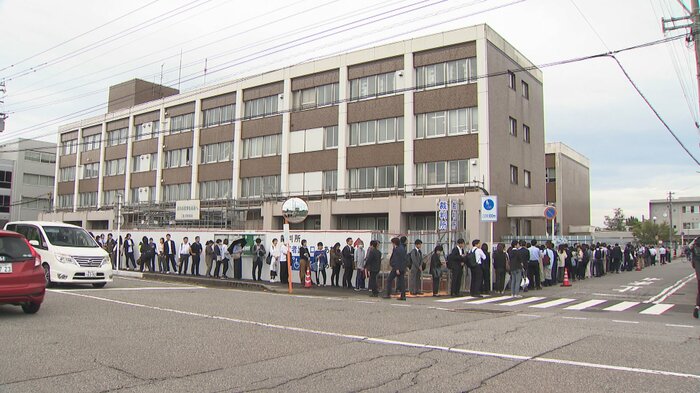 富山地方裁判所前