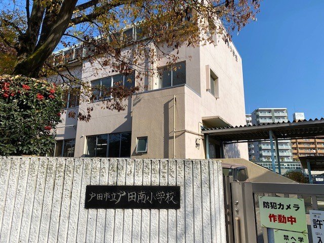 埼玉県戸田市立戸田南小学校では学生インターンを受け入れている