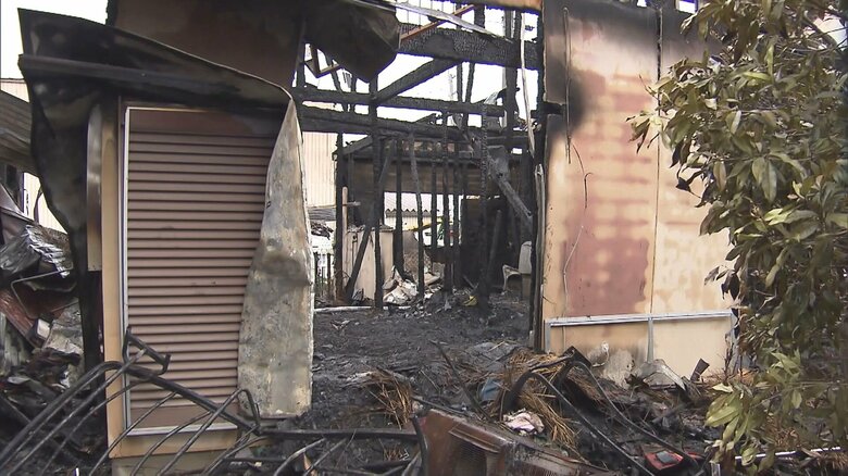火元の家など3棟全焼か…住宅7棟が焼ける火事 焼け跡から性別不明の1人の遺体見つかる 70代男性と連絡取れず｜FNNプライムオンライン