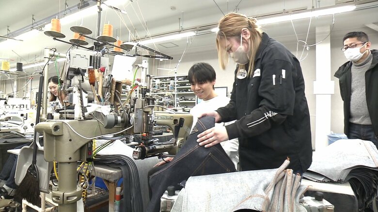 海外でも人気！国産ジーンズ『EDWIN』製造現場をファン満喫　職人技の体験にオリジナルバッグ作りも【秋田発】｜FNNプライムオンライン