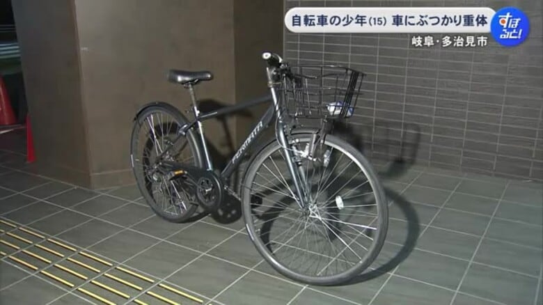 下り坂で速度出ていたか…横断歩道で自転車の15歳少年が車とぶつかり意識不明の重体 助手席のドア付近大きくへこむ｜FNNプライムオンライン