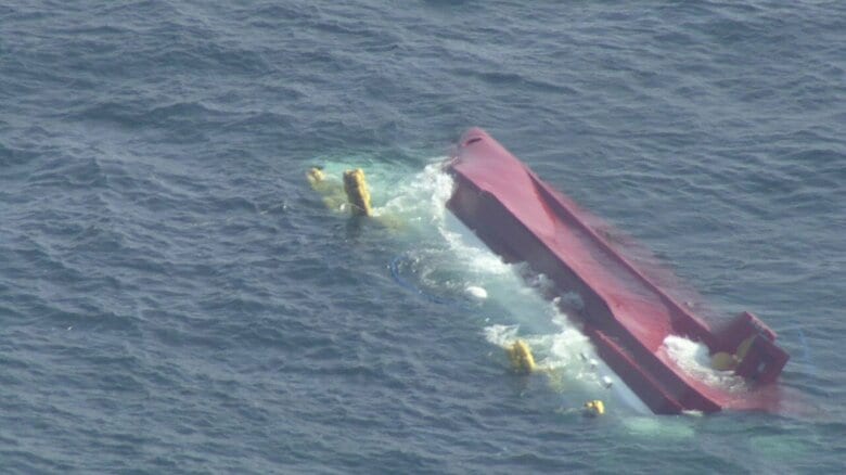 「転覆した船に６人が立っている」 金華山沖で漁船転覆　男性６人を救助　命に別条なし〈宮城〉｜FNNプライムオンライン