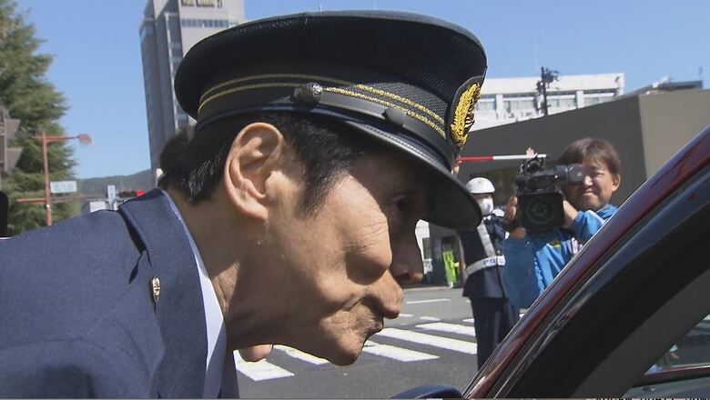 自転車「ながらスマホ」の根絶　通学路や生活道路の安全　峰竜太さん「スピードは控えめ、心の余裕はたっぷりで」　春の交通安全運動｜FNNプライムオンライン