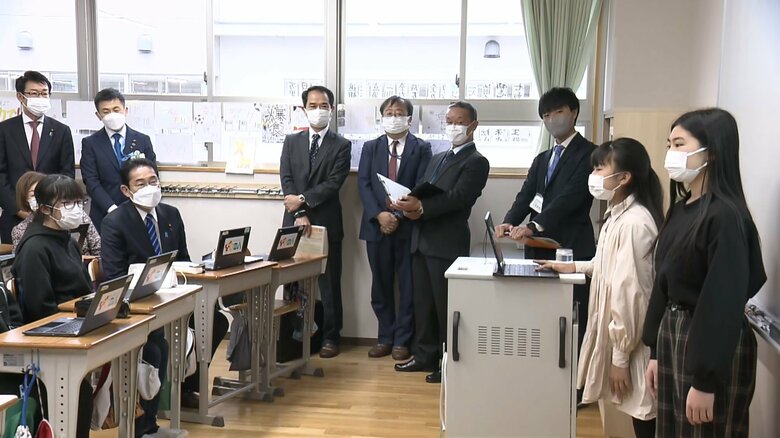 岸田首相が教育現場を視察　「PC1人1台」全国展開の必要性を強調｜FNNプライムオンライン