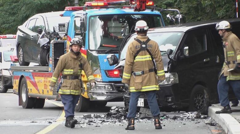 上高地に向かう国道で乗用車とワンボックスカーが衝突　子ども含む男女7人を搬送　成人男性1人は心肺停止状態　｜FNNプライムオンライン