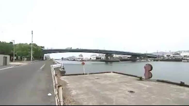 坂出市の坂出港で浮流油　長さ１５０メートル・幅３０メートル　さぬき浜街道「両景橋」の北側【香川】｜FNNプライムオンライン