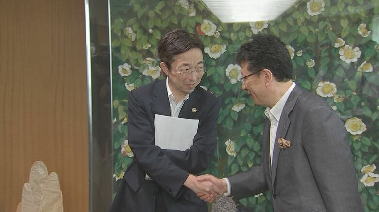 「課題解決に向けたキックオフ」渋滞解消へ熊本県知事と熊本市長が腹を割ってトップ会談　短期と中長期で施策検討｜FNNプライムオンライン