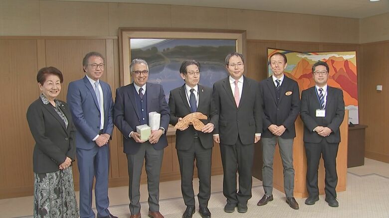 「相互信頼と需要が大事」熊本県とチャーター便検討のカナダ・エドモントン国際空港の関係者が熊本県庁訪問　州立アルバータ大学の学長なども訪問し意見交換｜FNNプライムオンライン