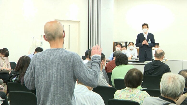 被災者説明会で質問に答える斉藤市長(2023年6月)