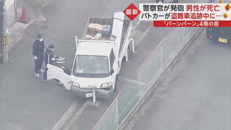 白い車はまずこのトラックにぶつかったという