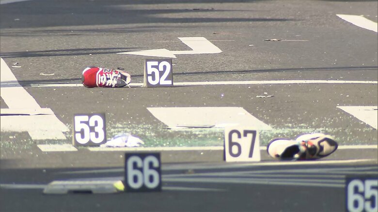 現場には、金属バットや脱ぎ捨てられた靴などが散乱していた。