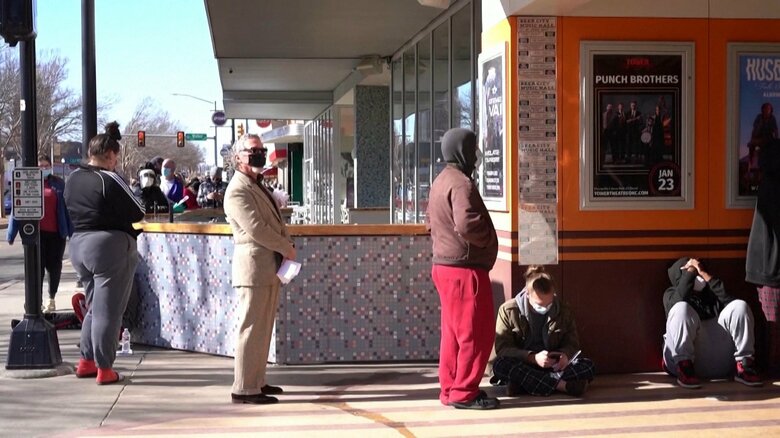 PCR検査を待つ人たち（オクラホマ州・11日）