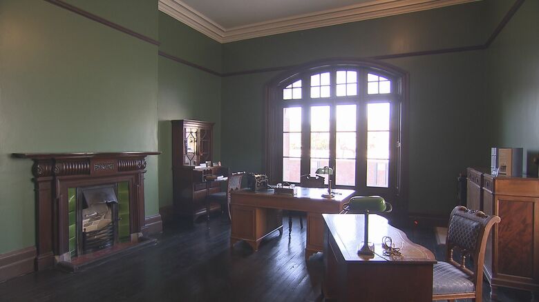 領事事務室（本館1階）