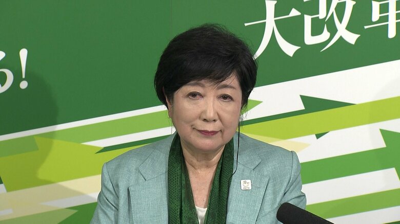 3期目当選確実を果たした小池百合子氏（7日午後8時過ぎ）