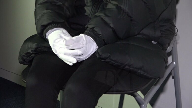 学校へ行きたくないと思うこともあったと話す女性