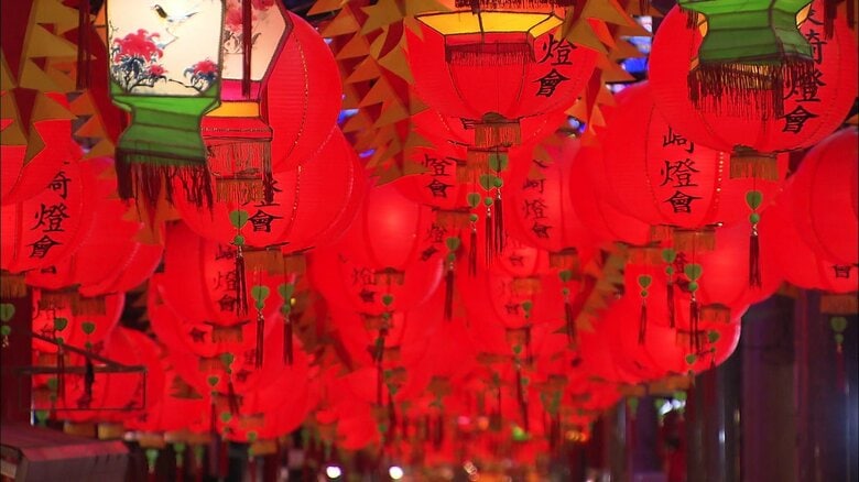 1万5000個のランタンが街を彩る