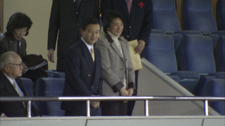 WBC日韓戦を観戦される両陛下（2006年3月 東京ドーム）