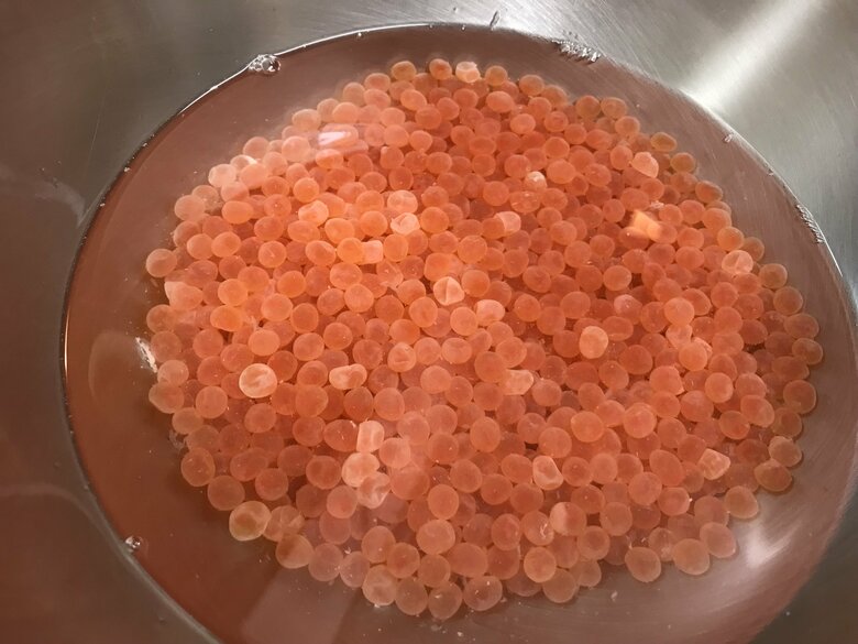氷水で冷やす（画像提供：魚食普及推進センターHP）