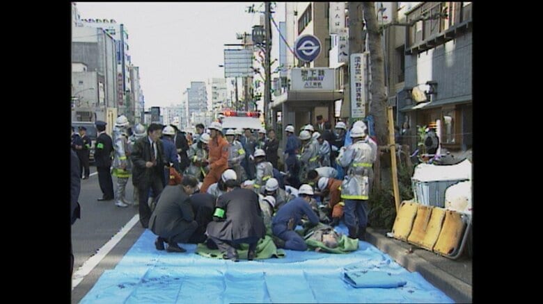 警察も消防も倒れた人々を救うため奔走した　1995年3月20日