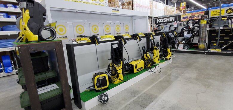 高圧洗浄機の売場（提供：アークランズ株式会社）