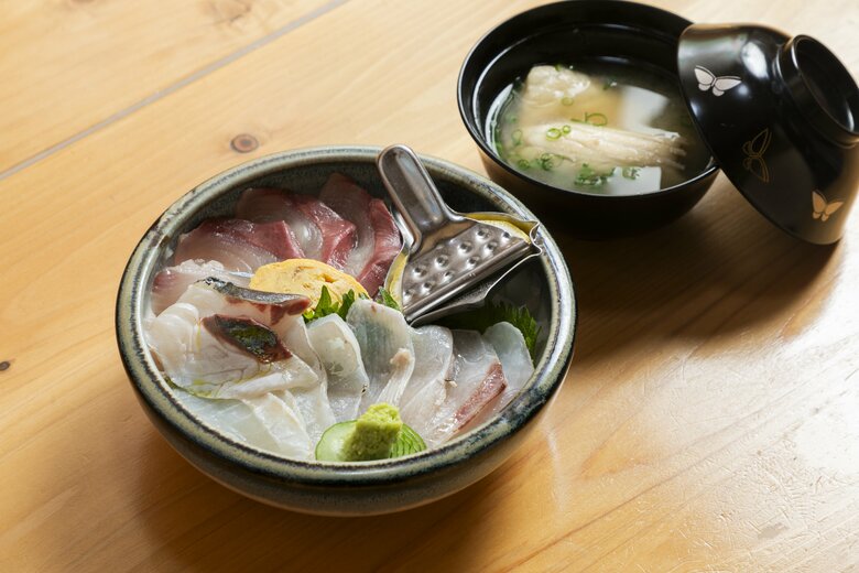 寿し博　寿し博丼　1800円（税込）