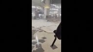 サウジアラビアの国際空港が攻撃を受け12人死亡、300人以上負傷　親イラン武装組織フーシ派の攻撃か　トランプ大統領「参戦」については「可能性はある」
