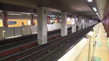 「男性が線路に降りて反対側のホームへ渡っていった」南北線で線路内立ち入り―大通駅で可動式ホーム柵乗り越え…4本が運休・最大35分の遅れが発生し約2200人に影響