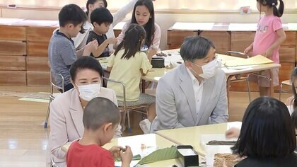 天皇皇后両陛下が幼稚園を訪問「どんなものができるのかな？」工作する園児らと交流　こどもの日にちなみ