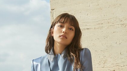 川口春奈、総額100万超　フェンディをまとい春の装いで登場　 ゆるっと派よりピタッと派？　