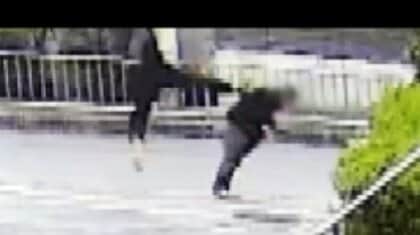 『飛び蹴り』歩道歩く男性を背後から襲いかばん奪った疑いで28歳の男を逮捕 蹴られた男性は外傷性くも膜下出血や首の骨を折るなどの重傷