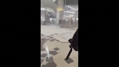 サウジアラビアの国際空港が攻撃を受け12人死亡、300人以上負傷　親イラン武装組織フーシ派の攻撃か　トランプ大統領「参戦」については「可能性はある」