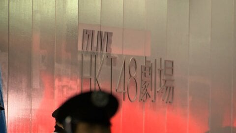 HKT48メンバーを狙った可能性　逮捕の30歳“常連”男はメンバーの出入り口付近を徘徊　福岡・男女刺傷事件