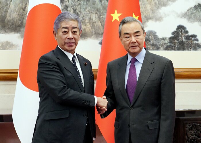 岩屋外相と王毅外相 提供:外務省(2024年12月25日)